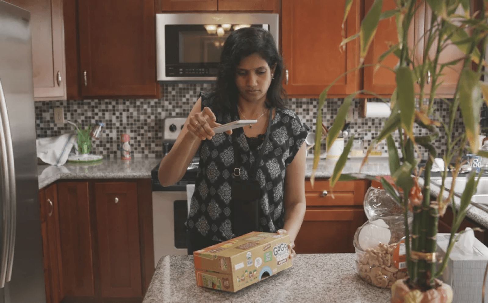 Jyotsna using Lookout to read packaged food labels