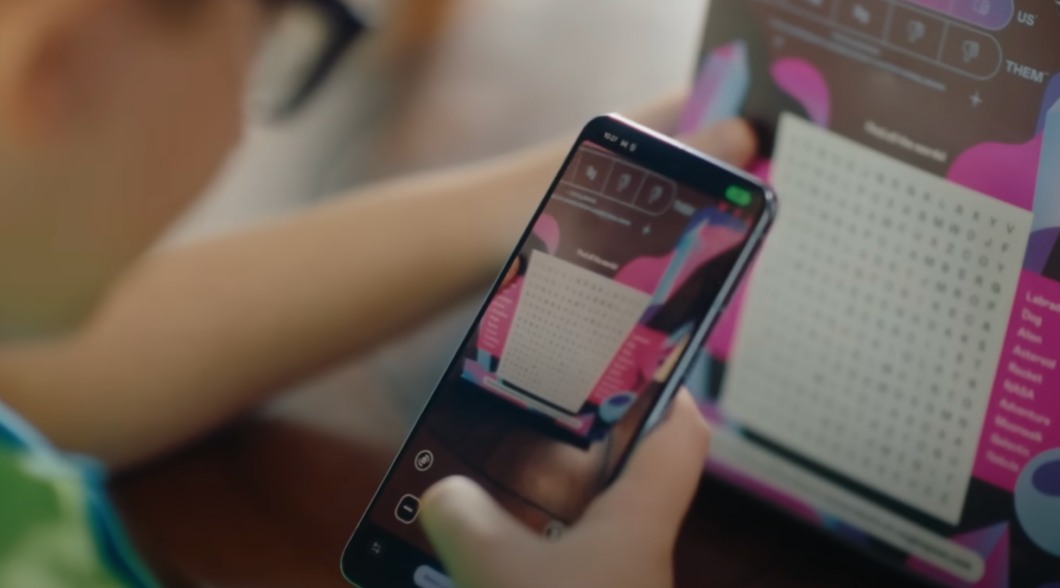 Large dedicated buttons at the bottom ensure more people can use Magnifier one-handed in real-world situations.